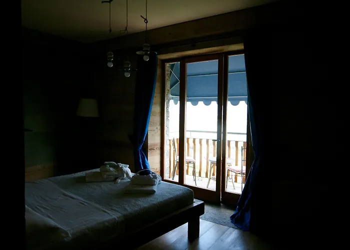 Tres Jolie Отель Джера-Ларио