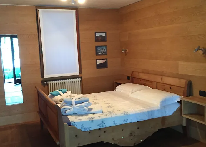 Отель Tres Jolie 3*