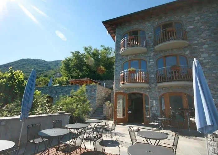 Отель Tres Jolie 3*