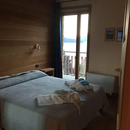 Tres Jolie Gera Lario