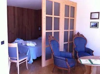 Tres Jolie Hotel 3*