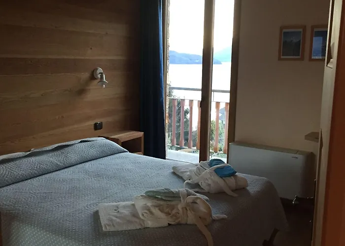 Tres Jolie Gera Lario